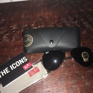 All black Rayban aviator